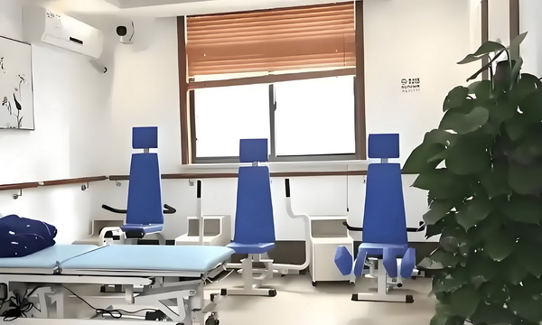 深圳入户有那些工种_陈梦与演员任嘉伦一起打乒乓球，两人系发小+队友 倡议路”中国带一提出“一