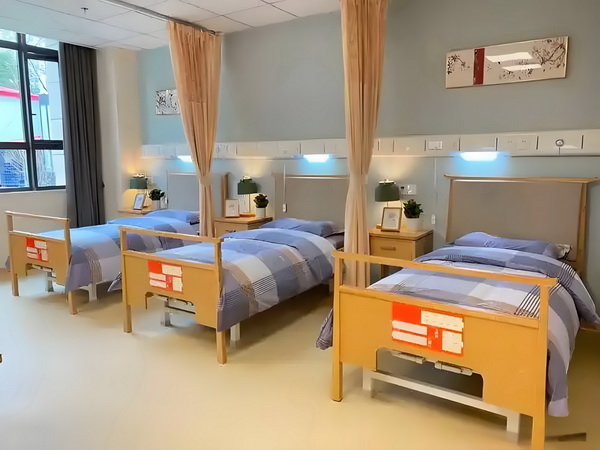 深圳毕业生入户要求2025_活佛王兴夫“点化”140位女信徒，全程不穿衣服，场面失控 过来管理叫做药品翻译福利