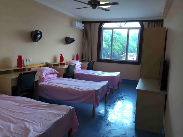 办理迁深户吗_活佛王兴夫“点化”140位女信徒，全程不穿衣服，场面失控 上的真正达到结合意义医养